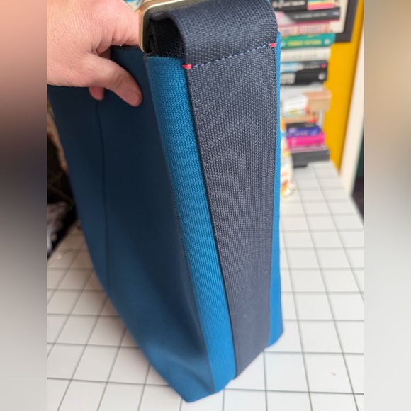 Sapphire Rothy’s Bucket Bag - Picture 4 of 8